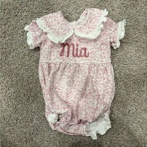 Lila & Hayes “Mia” bubble